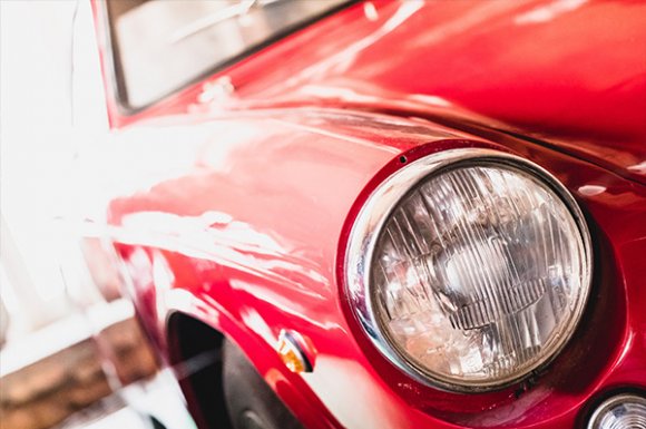 Réparation carrosserie d’une voiture ancienne à Saint-Étienne. MIRAMAXAUTO